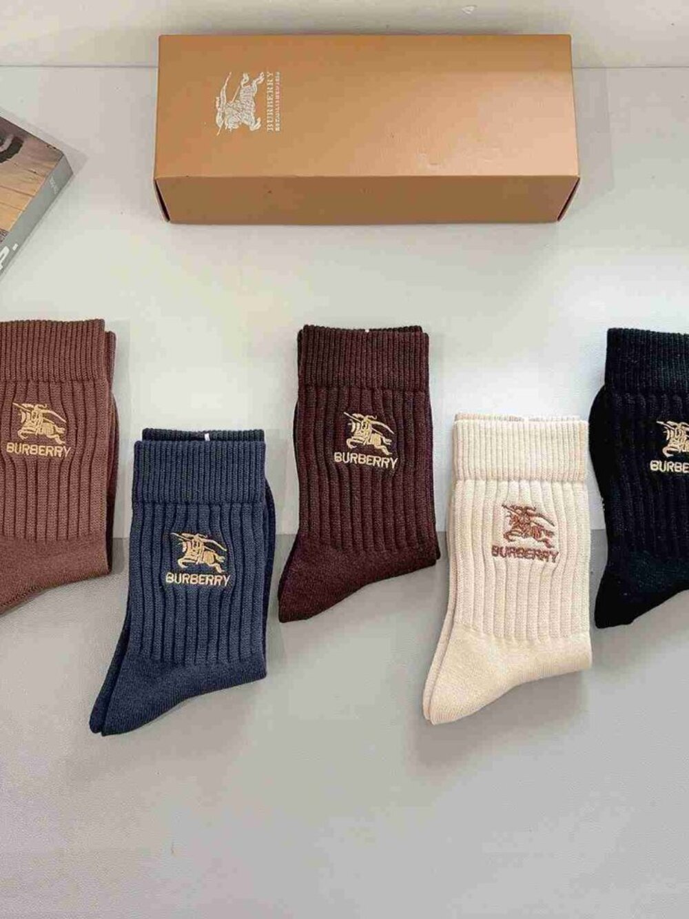 Burberry Ribbed Mid-Calf Socks 5 Pairs Gift Box Horseferry Embroidered Logo Sock - Picture 1 of 7